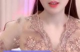 甜美可爱的主播，颜值与才华并存的魅力女性