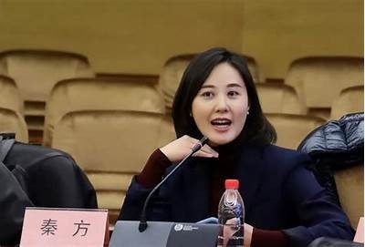颜值与才华并存的热门主播，甜美笑容引人注目！