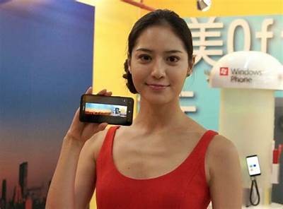 《甜美主播芒果：互联网时代的青春与梦想》