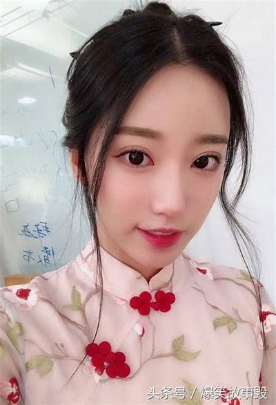 《甜美气质与精彩直播：评选最受欢迎的主播》