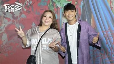 《甜美主播小爱：用声音传递温暖与快乐的魅力》