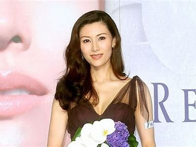 《半糖主播暖暖分享：温馨时刻与观众的互动视频》