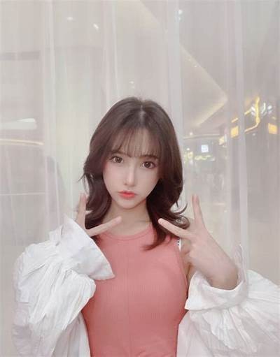可爱的糖心小虎牙主播风格写真，展现甜美与活力的完美结合！