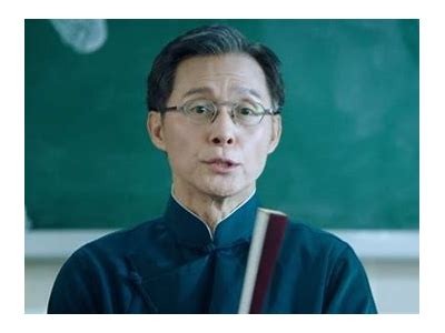 《东北插班生1：完整版免费在线观看，尽享校园青春故事》